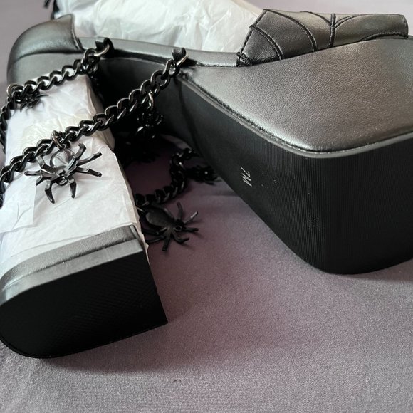 Creepy Crawler Platform Heels - Picture 7 of 7